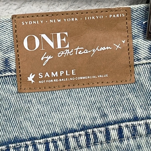 New One Teaspoon Awesome Baggies Jeans Distressed Destroyed Light Wash Sz 26 - Picture 4 of 9